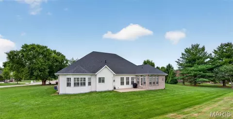 Exterior - 1693 Lancaster Dr, O'fallon, IL 62269 photo 8 of 9