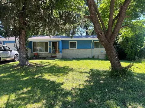 10138 Viscount Dr, Saint Louis, MO 63136
