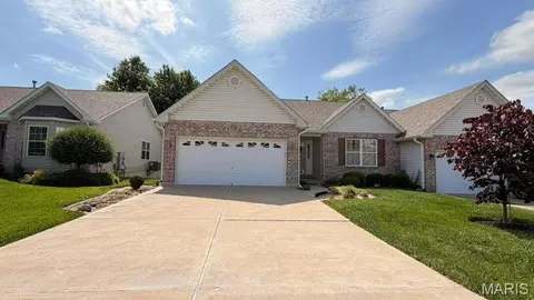 1129 Piepers Glen Ln #8A, O'fallon, MO 63366