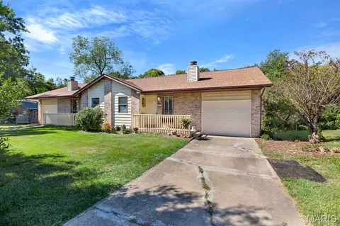 26 Fox Meadow Ln, Glen Carbon, IL 62034