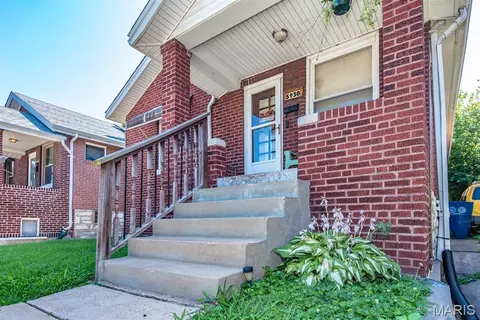 5930 Wanda Ave, Saint Louis, MO 63116