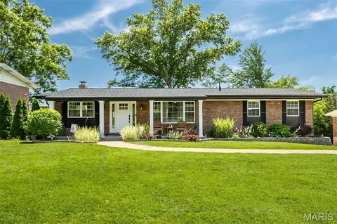 4754 Gatesbury Dr, Saint Louis, MO 63128