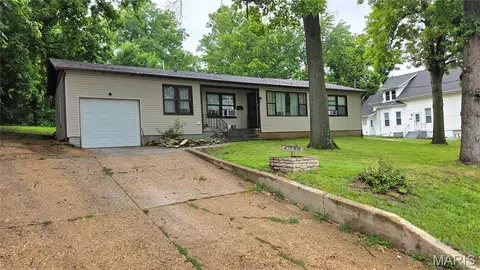 435 N Main St, Saint Clair, MO 63077