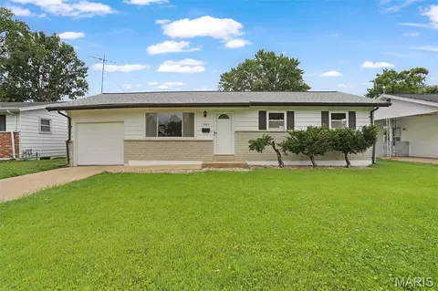 1865 Violet Dr, Florissant, MO 63031