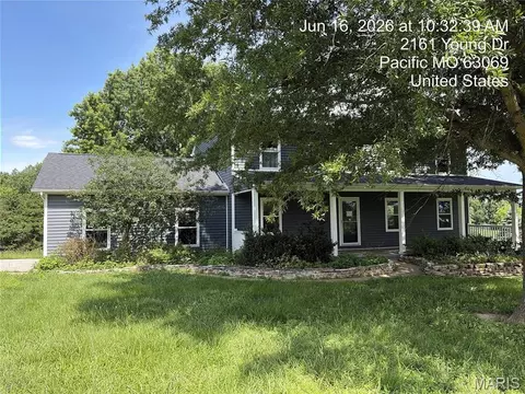 2161 Young Rd, Pacific, MO 63069