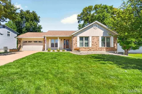 1160 Spencer Hill Dr, Saint Peters, MO 63376