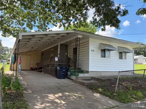 110 Water St, Taylor Springs, IL 62089