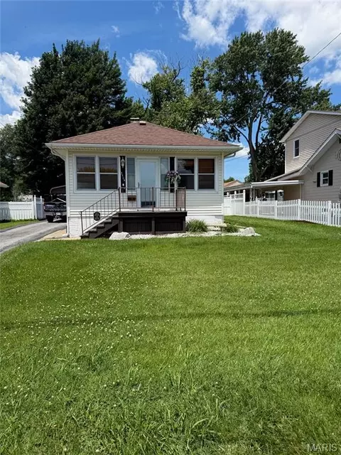 3504 Omega St, Alton, IL 62002