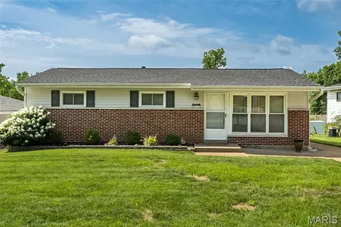 612 Acorn Dr, Crestwood, MO 63126