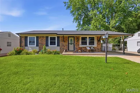 3255 Ipswich Ln, Saint Charles, MO 63301