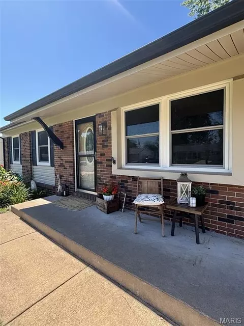 3255 Ipswich Ln, Saint Charles, MO 63301