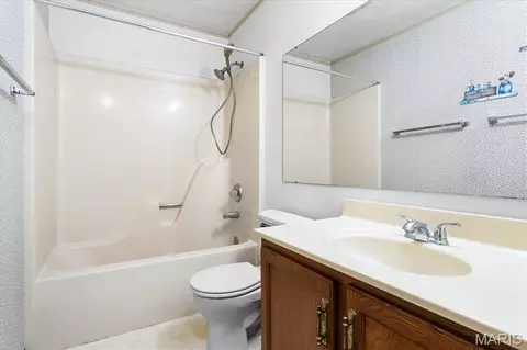 Bath - 304 Eagle Rdg, O'fallon, IL 62269 photo 1 of 2