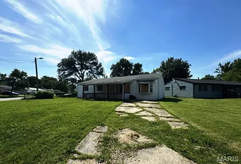 1137 St Margaret Dr, Cahokia, IL 62206