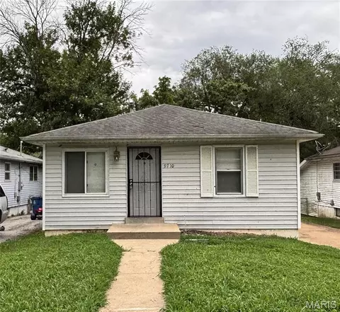 9710 Balboa Dr, Saint Louis, MO 63136