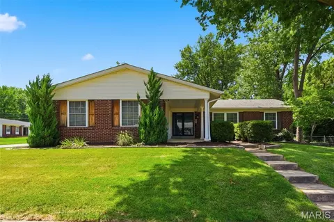 1843 Redcoat Dr, Maryland Heights, MO 63043
