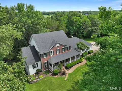 4305 Green Briar Ct, Washington, MO 63090