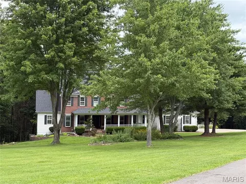 4305 Green Briar Ct, Washington, MO 63090