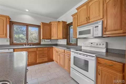 Kitchen - 3731 State Highway 72, Jackson, MO 63755 photo 4 of 7