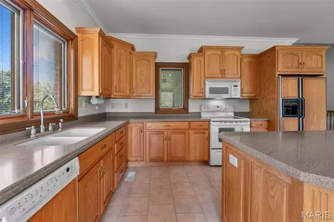 Kitchen - 3731 State Highway 72, Jackson, MO 63755 photo 2 of 7
