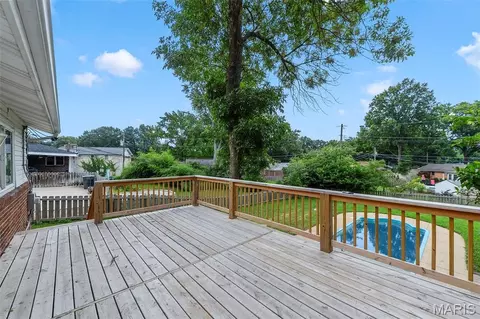 Exterior - 1004 Bridgeport Dr, Ellisville, MO 63011 photo 9 of 10