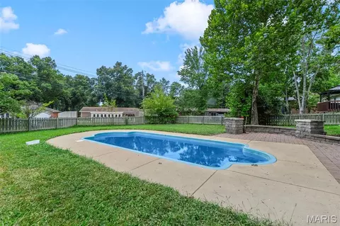 Exterior - 1004 Bridgeport Dr, Ellisville, MO 63011 photo 4 of 10
