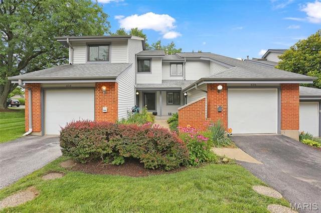 636 Walnut Ridge Dr, Ballwin, MO 63021