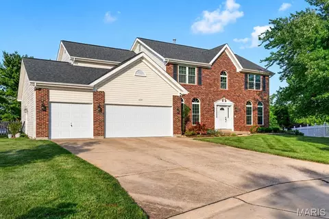 16301 Autumn Crest Ct, Ellisville, MO 63011