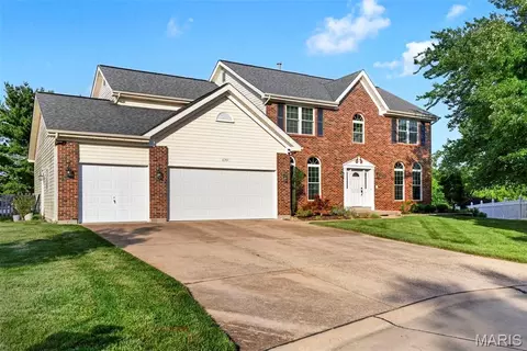 16301 Autumn Crest Ct, Ellisville, MO 63011