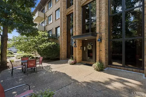 1030 N Harrison Ave #404, Saint Louis, MO 63122