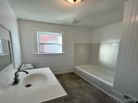 Bath - 7232 Normandy Pl, Saint Louis, MO 63121 photo 8 of 10