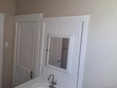 Bath - 7232 Normandy Pl, Saint Louis, MO 63121 photo 5 of 10
