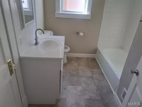 Bath - 7232 Normandy Pl, Saint Louis, MO 63121 photo 2 of 10