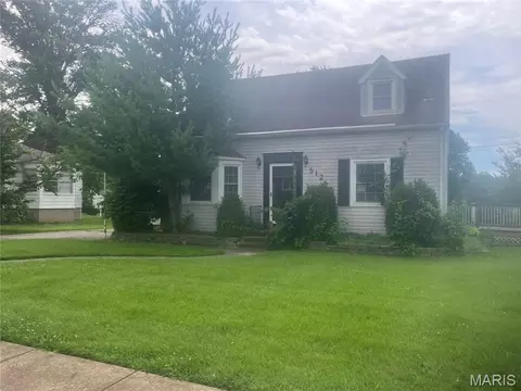 512 W Legion Ave, Columbia, IL 62236