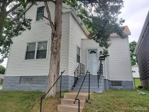 3667 Steins St, Saint Louis, MO 63116