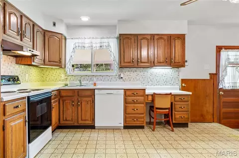 Kitchen - 6138 Emerald Ave, Ferguson, MO 63135 photo 2 of 4