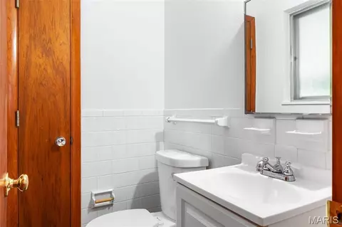 Bath - 6138 Emerald Ave, Ferguson, MO 63135 photo 1 of 2