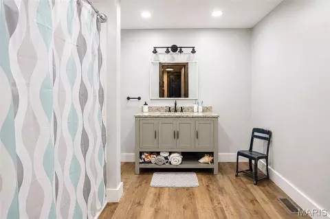 Bath - 418 E Marvin Ave, Fredericktown, MO 63645 photo 1 of 1