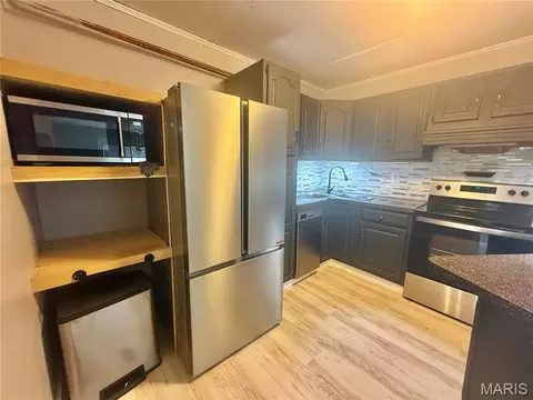 Kitchen - 519 N Elm St, Pacific, MO 63069 photo 1 of 6