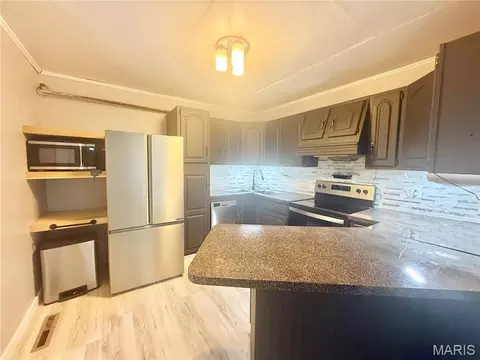 Kitchen - 519 N Elm St, Pacific, MO 63069 photo 3 of 6