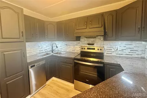 Kitchen - 519 N Elm St, Pacific, MO 63069 photo 4 of 6