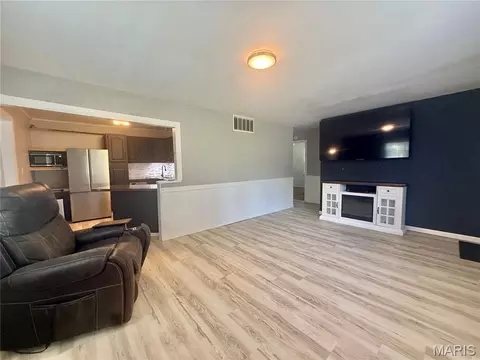 Living - 519 N Elm St, Pacific, MO 63069 photo 1 of 4