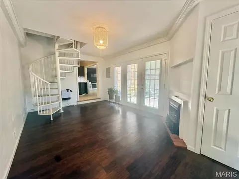 Living - 519 N Elm St, Pacific, MO 63069 photo 4 of 4