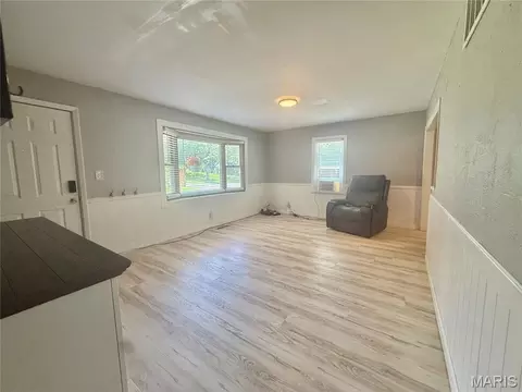 Living - 519 N Elm St, Pacific, MO 63069 photo 2 of 4