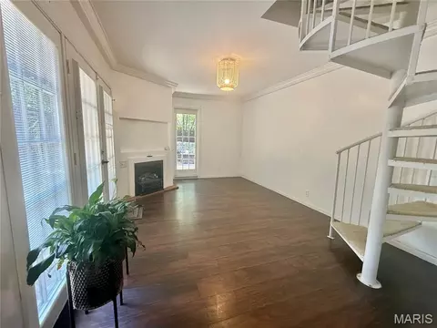 Living - 519 N Elm St, Pacific, MO 63069 photo 3 of 4