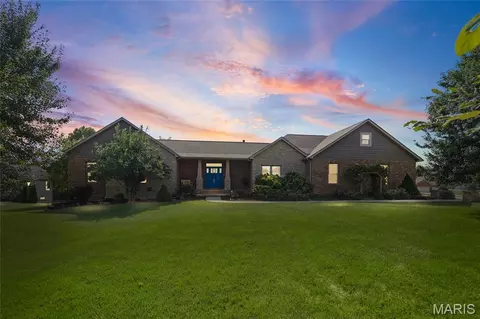 215 Wyndridge Ct, Belleville, IL 62226