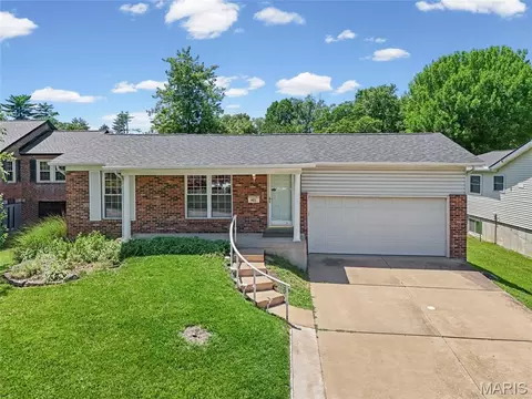 9823 Wil Bes Dr, Saint Louis, MO 63123