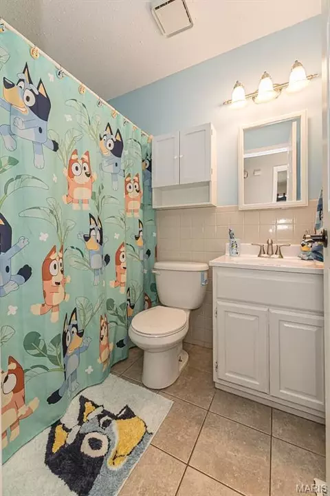 Bath - 468 Talbert Ct, Ballwin, MO 63021 photo 2 of 3