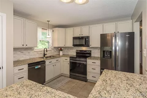 Kitchen - 468 Talbert Ct, Ballwin, MO 63021 photo 3 of 4