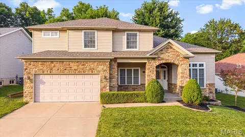 5304 Dunn Ridge Ct, Hazelwood, MO 63042