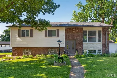 4404 Patston Dr, Saint Louis, MO 63128